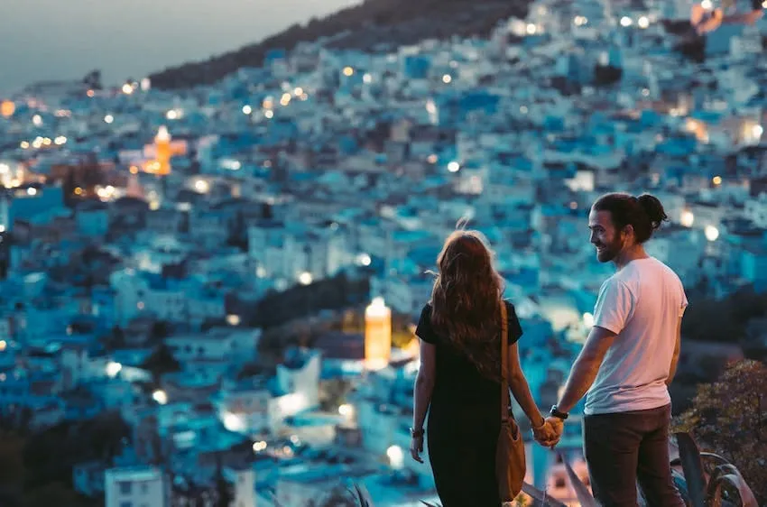 Couple à Chefchaouen pour les fête du réveillon